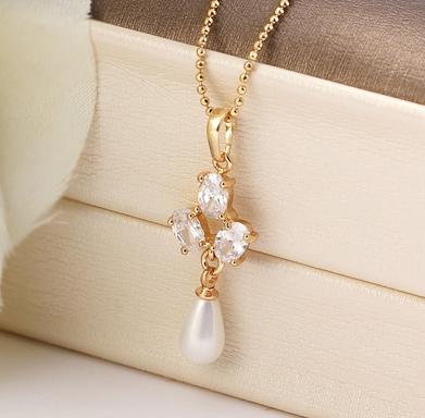 33X6MM PEARL CZ PENDANT+ FREE CHAIN